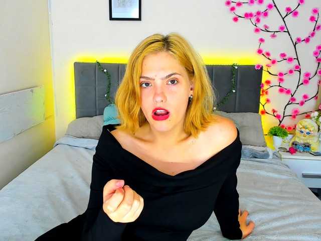 DellaRowwe live webcam show