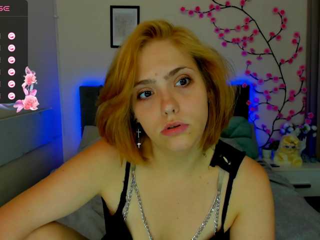 DellaRowwe live cam on BongaCams