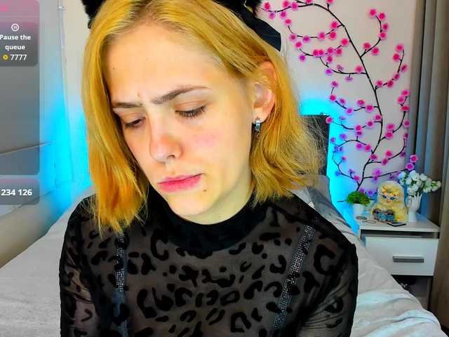DellaRowwe live webcam show