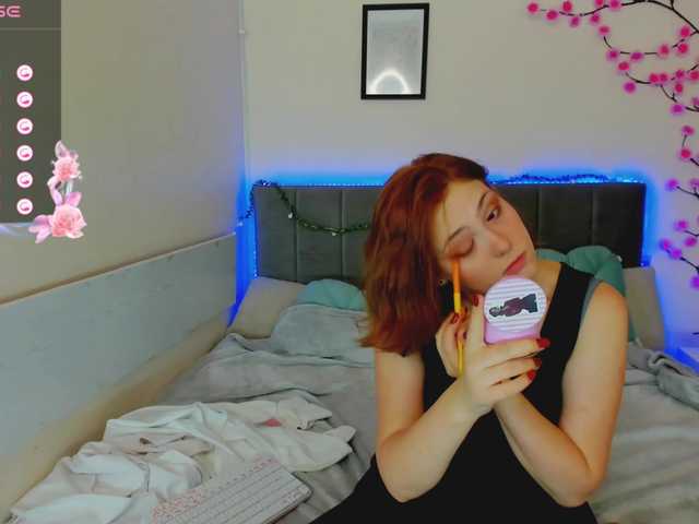 DellaRowwe live cam on BongaCams