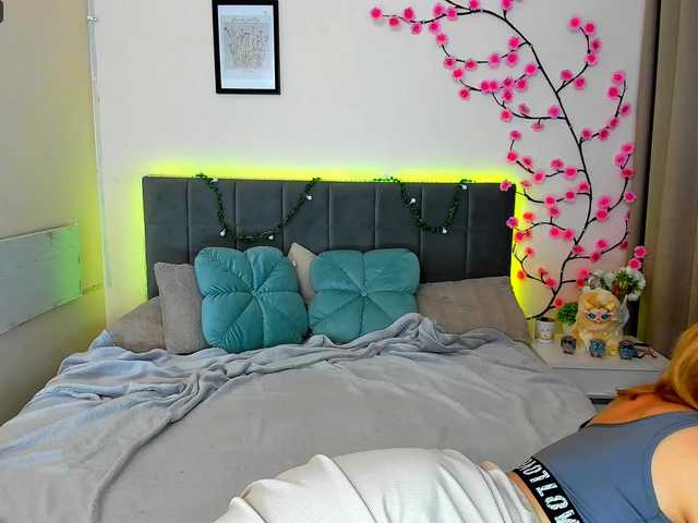 DellaRowwe live cam on BongaCams