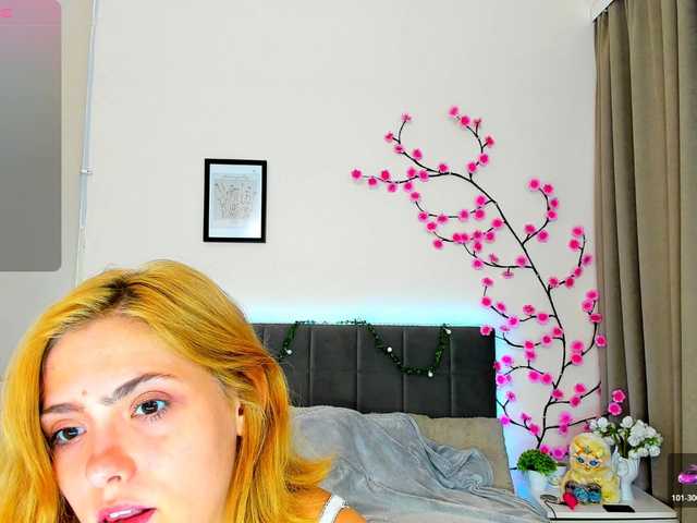 DellaRowwe live webcam show