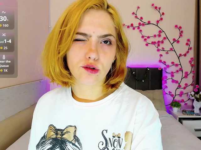 DellaRowwe live cam on BongaCams