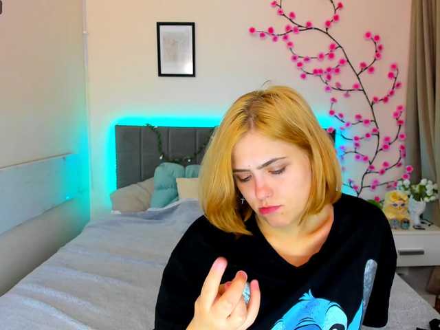 DellaRowwe live cam on BongaCams
