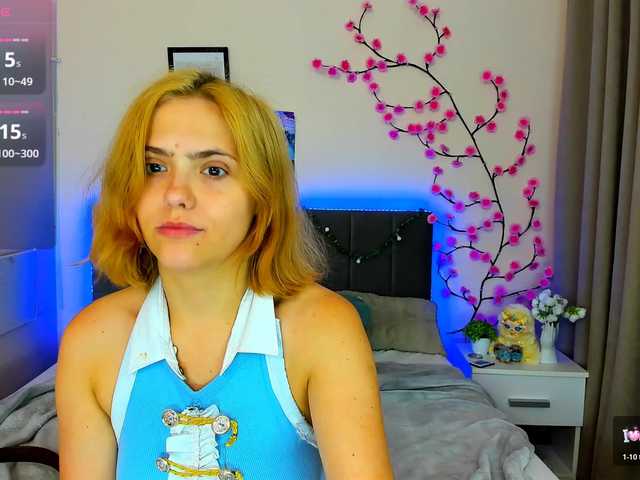 DellaRowwe live webcam show