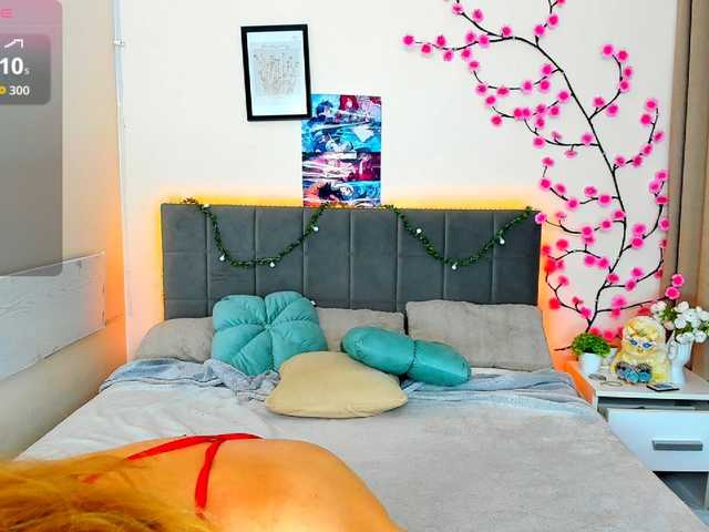 DellaRowwe live webcam show