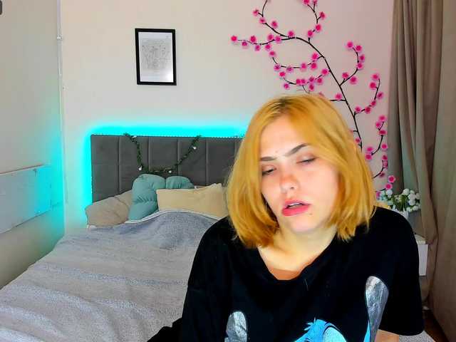 DellaRowwe live cam on BongaCams