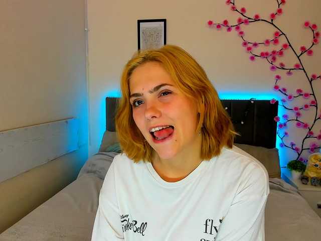 DellaRowwe live cam on BongaCams