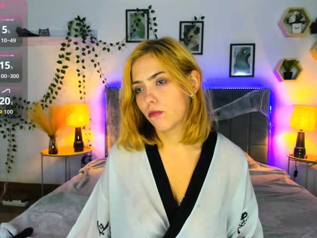 DellaRowwe live cam on BongaCams