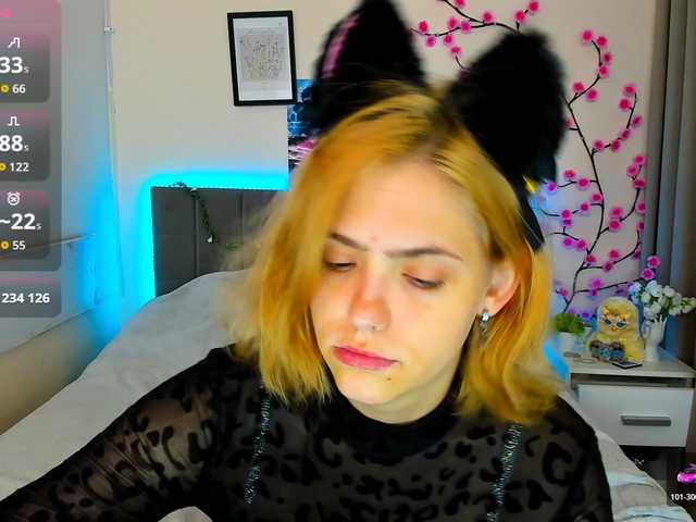 DellaRowwe live webcam show