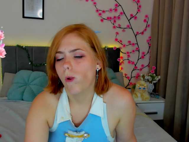 DellaRowwe live cam on BongaCams