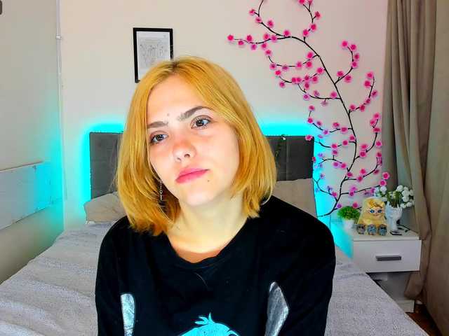 DellaRowwe live cam on BongaCams