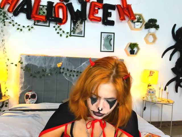 DellaRowwe live cam on BongaCams