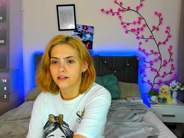 DellaRowwe live webcam show