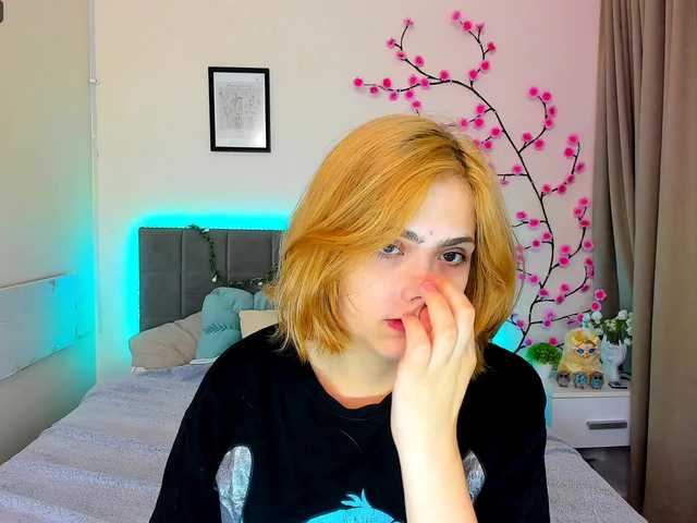 DellaRowwe live cam on BongaCams