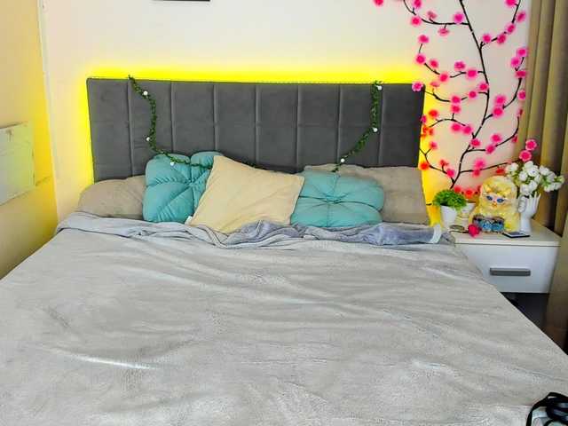 DellaRowwe live cam on BongaCams