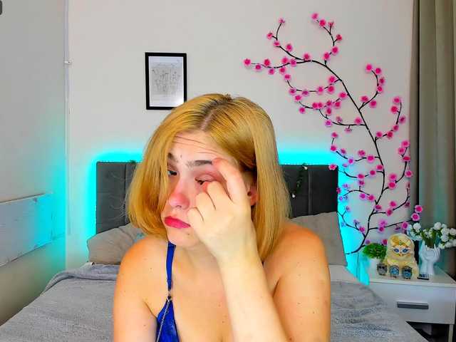 DellaRowwe live cam on BongaCams