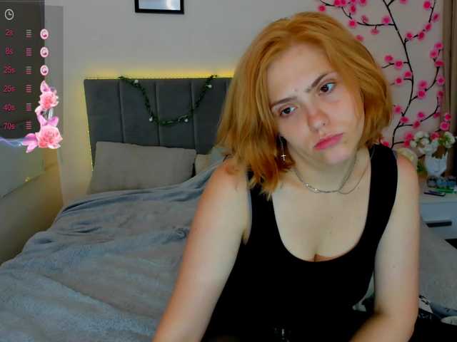 DellaRowwe live cam on BongaCams
