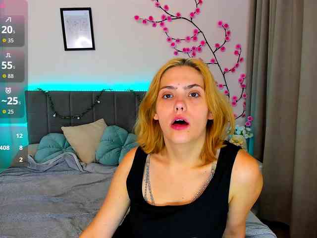 DellaRowwe webcam
