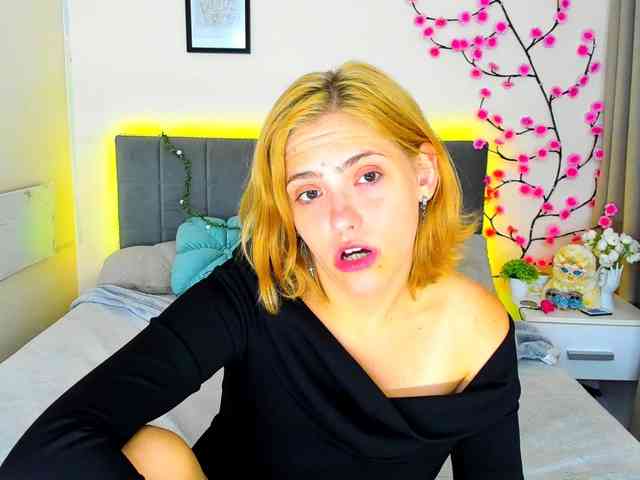 DellaRowwe webcam