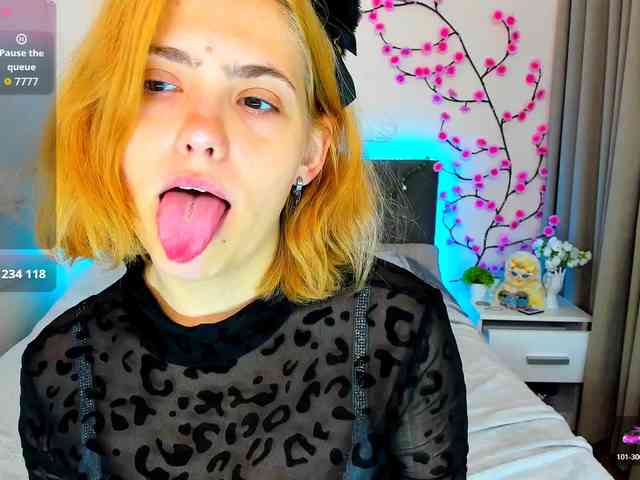 DellaRowwe webcam