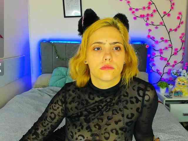DellaRowwe webcam