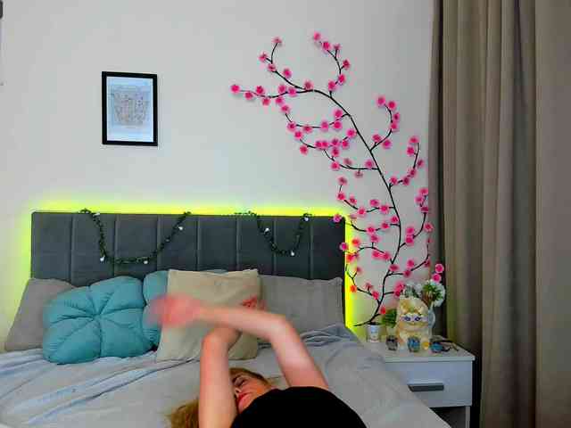 DellaRowwe webcam