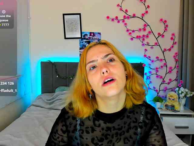 DellaRowwe webcam