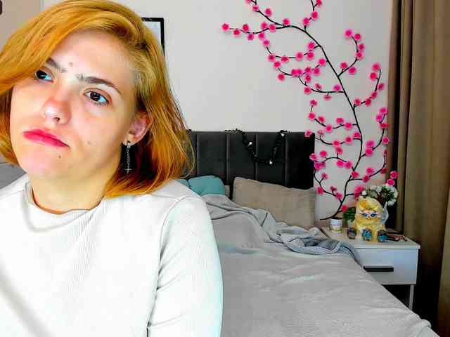 DellaRowwe webcam