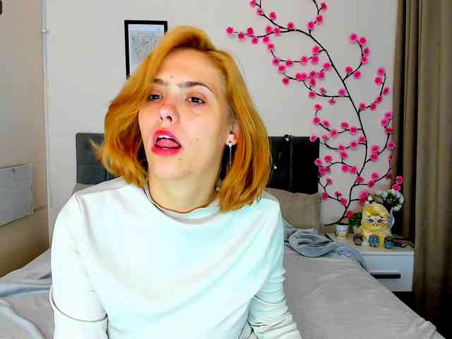 DellaRowwe webcam