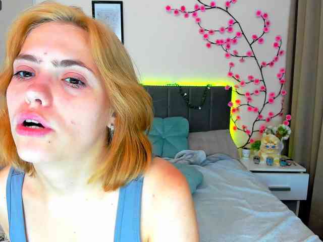 DellaRowwe webcam