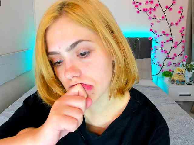 DellaRowwe webcam