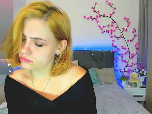DellaRowwe webcam