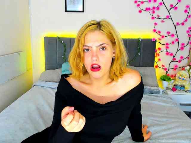 DellaRowwe webcam