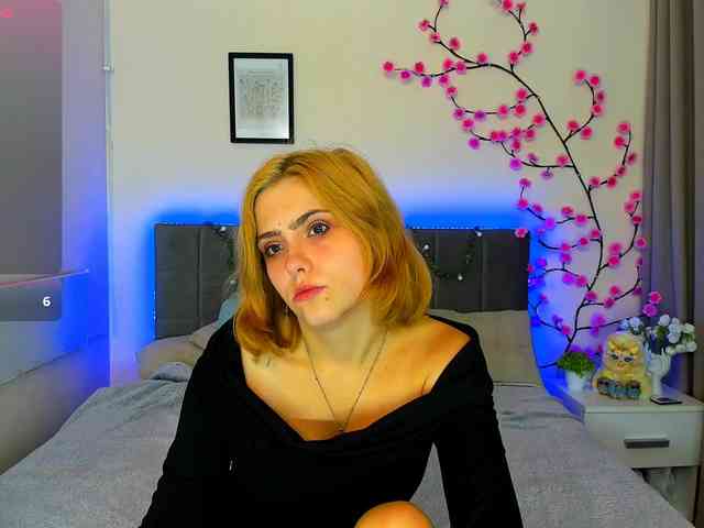 DellaRowwe webcam