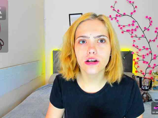 DellaRowwe webcam