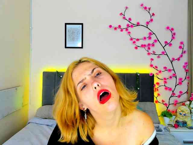 DellaRowwe webcam