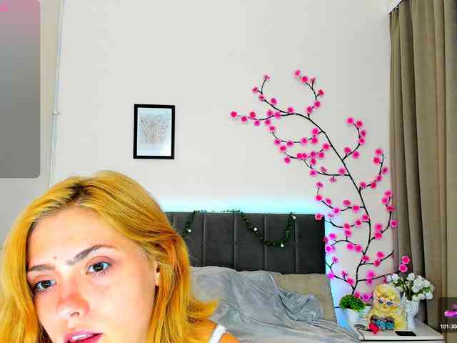 DellaRowwe webcam
