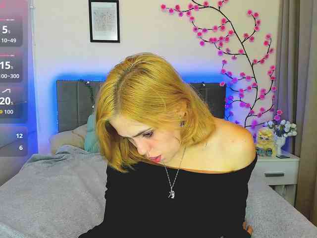 DellaRowwe webcam