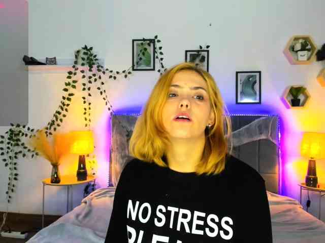 DellaRowwe webcam