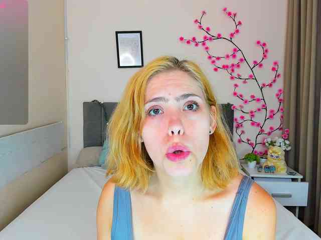 DellaRowwe webcam