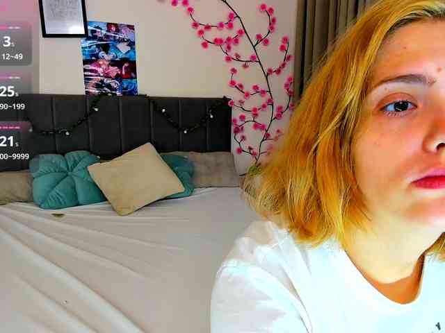 DellaRowwe webcam