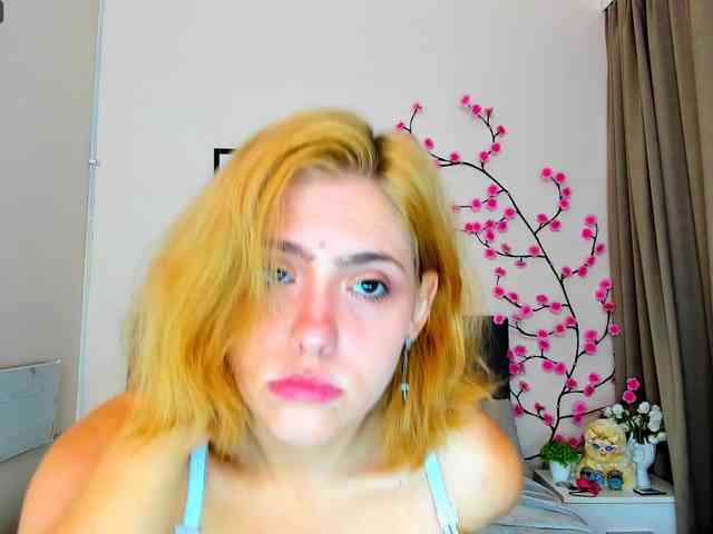 DellaRowwe webcam