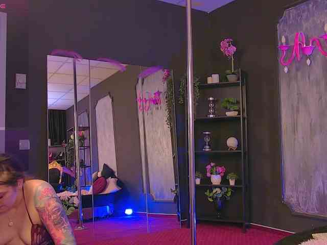 DivaCassie webcam