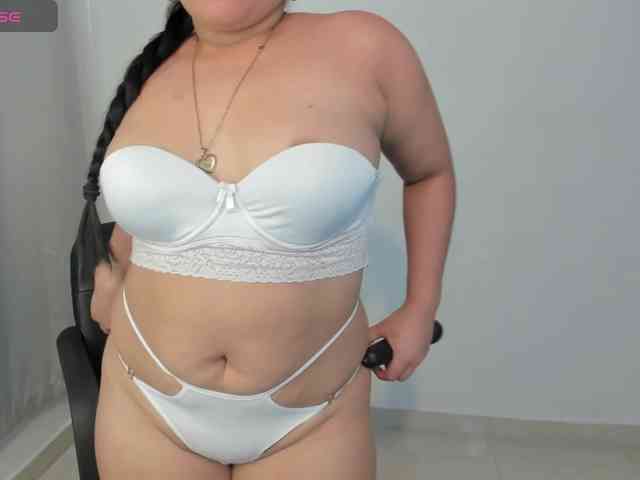 IvonneAshar webcam