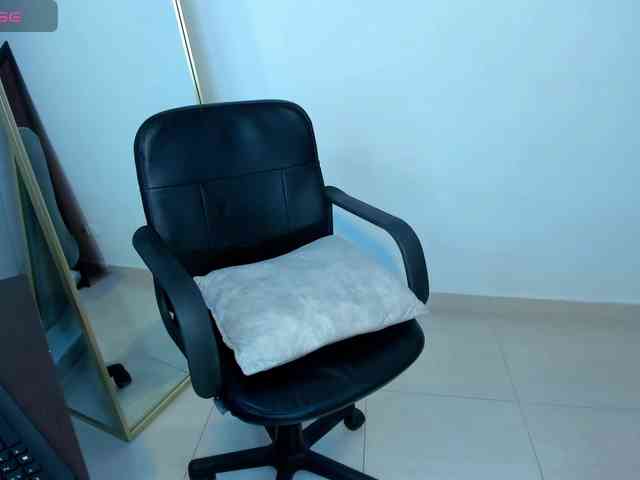 IvonneAshar webcam