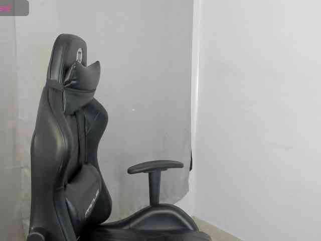 IvonneAshar webcam