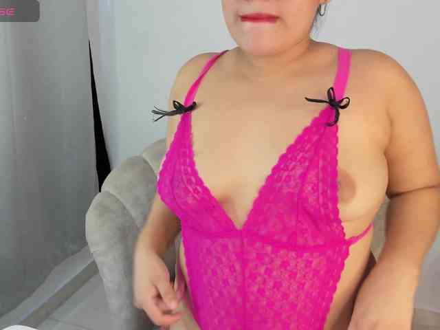 IvonneAshar webcam