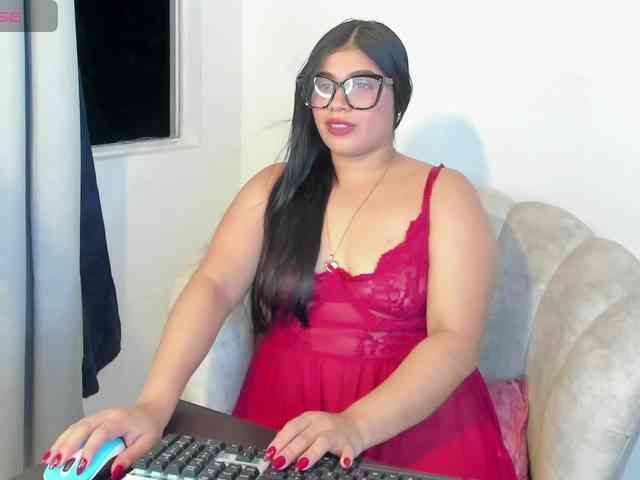 IvonneAshar webcam