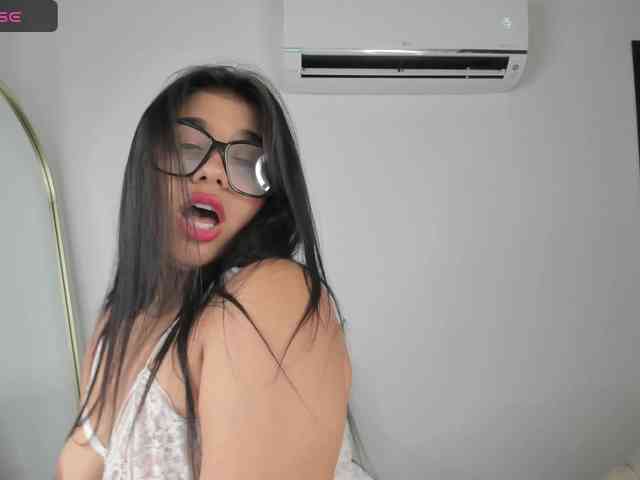 IvonneAshar webcam